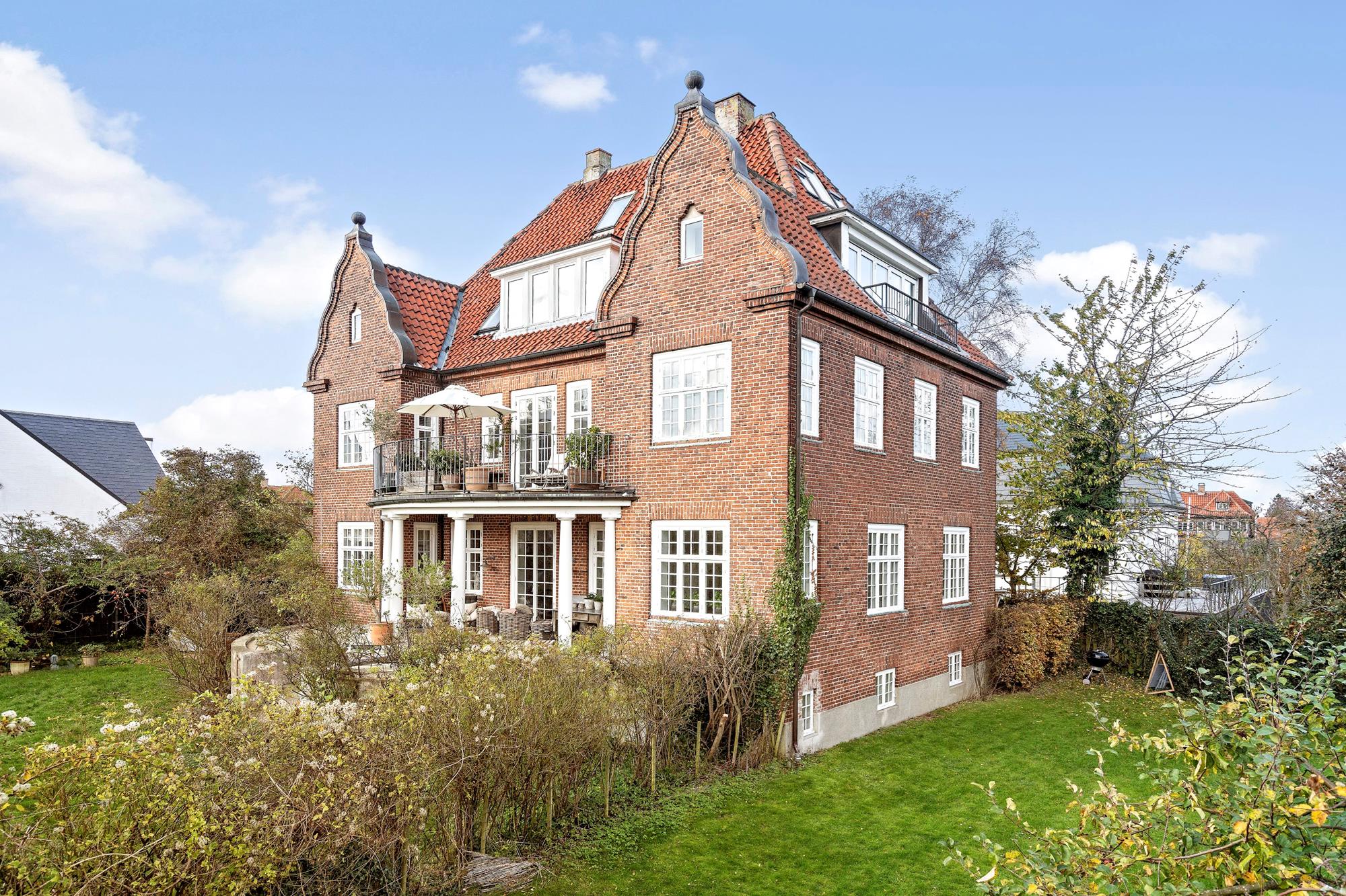 Frølichsvej 1, 1., Klampenborg - Ejendommen