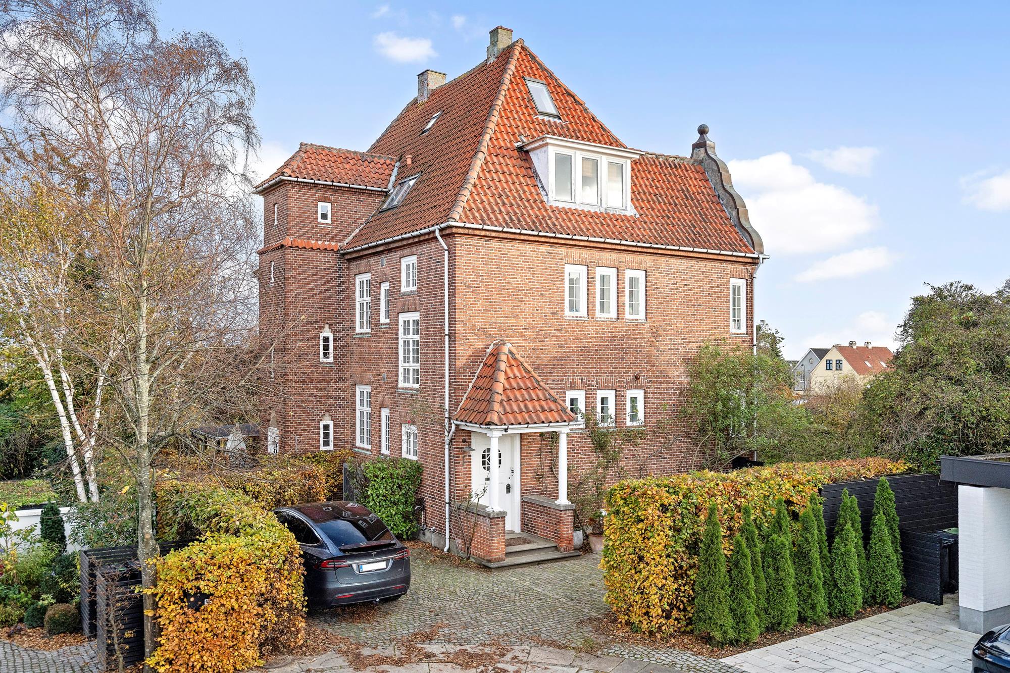 Frølichsvej 1, 1., Klampenborg - Ejendommen