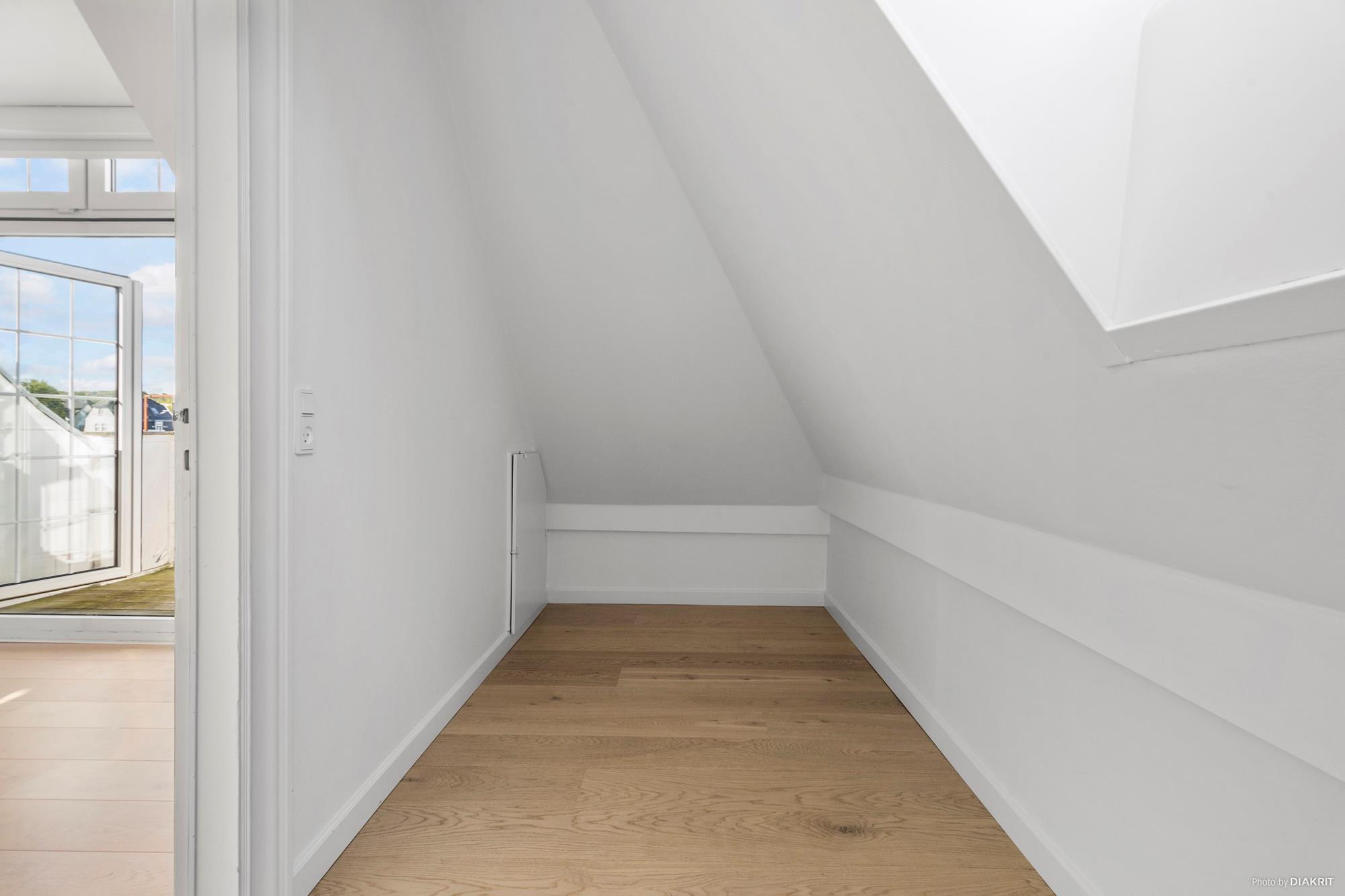Jernbaneplads 6, 2., Holbæk - Andet