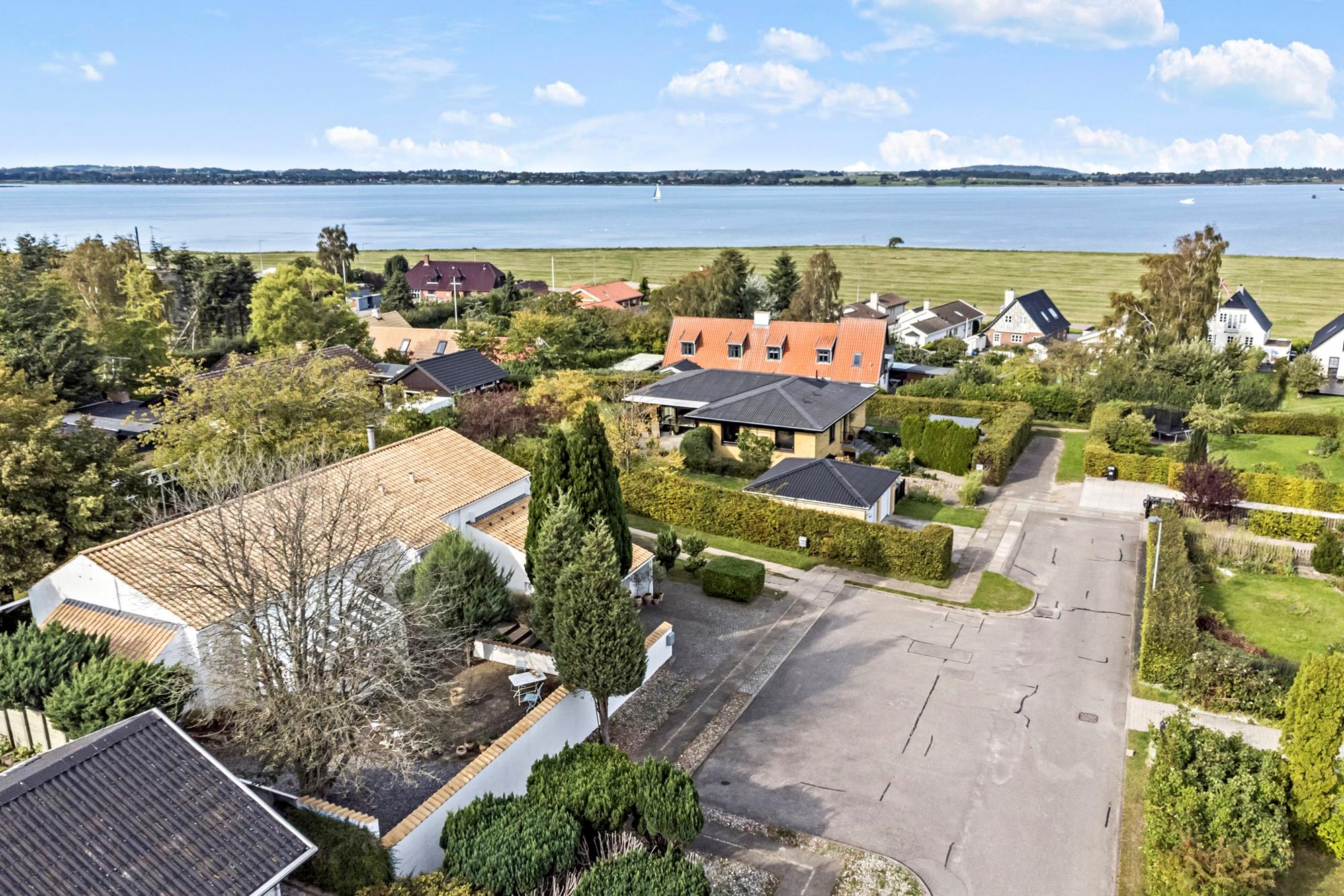 Ewalds Have 25, Holbæk - Område